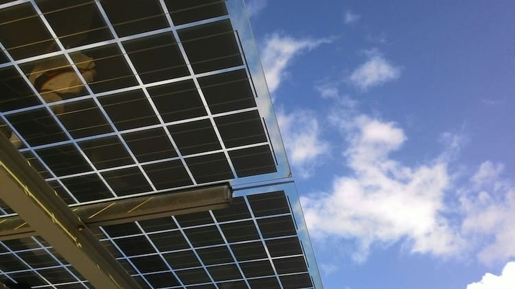 Panel solar bifacial