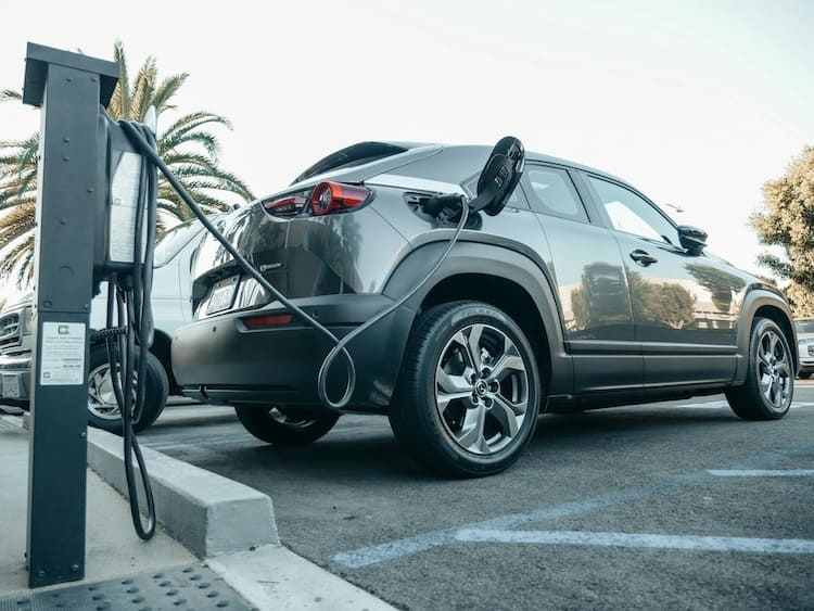 Normativa instalación punto de recarga coche eléctrico