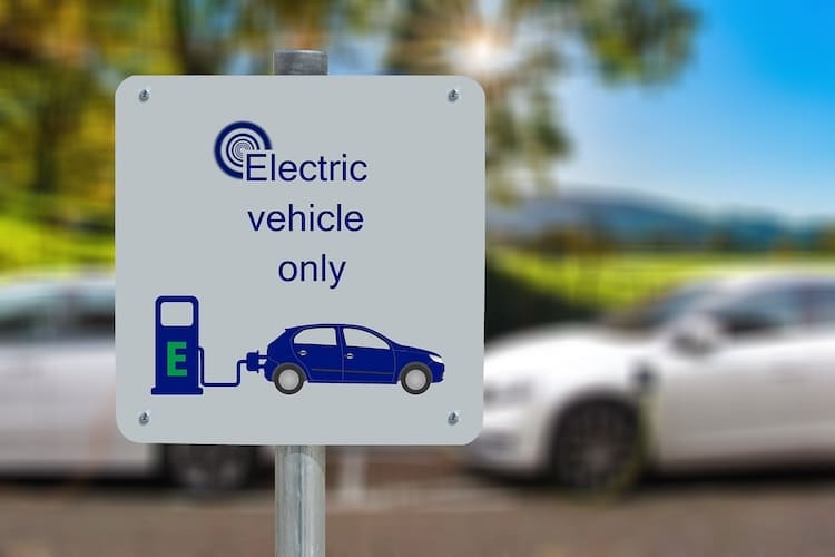 Qué potencia necesito para cargar un coche eléctrico