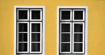 Aislar ventanas y puertas: cómo hacer de forma fácil y económica