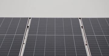 ¿Cómo funcionan las placas solares en días nublados?